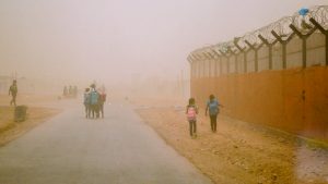 Les enfants dans la tempête de sable - ©Florent Aceto